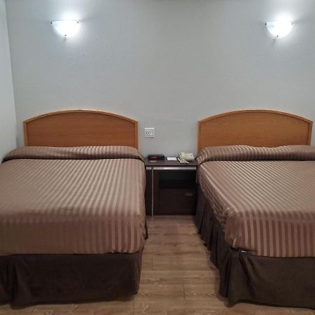 Travelodge By Wyndham סארי מראה חיצוני תמונה