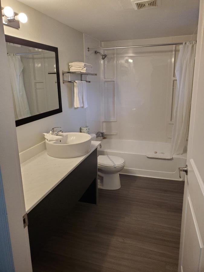 Travelodge By Wyndham סארי מראה חיצוני תמונה