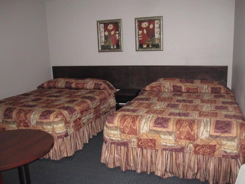 Travelodge By Wyndham סארי מראה חיצוני תמונה